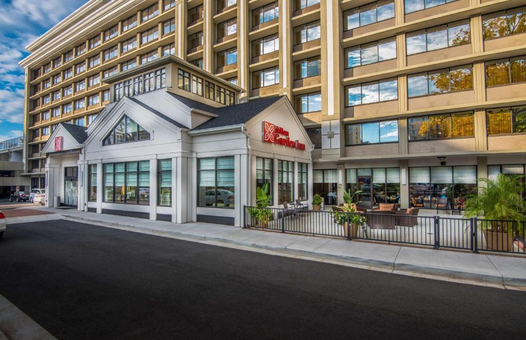 Hilton Garden Inn Reagan National Airport image