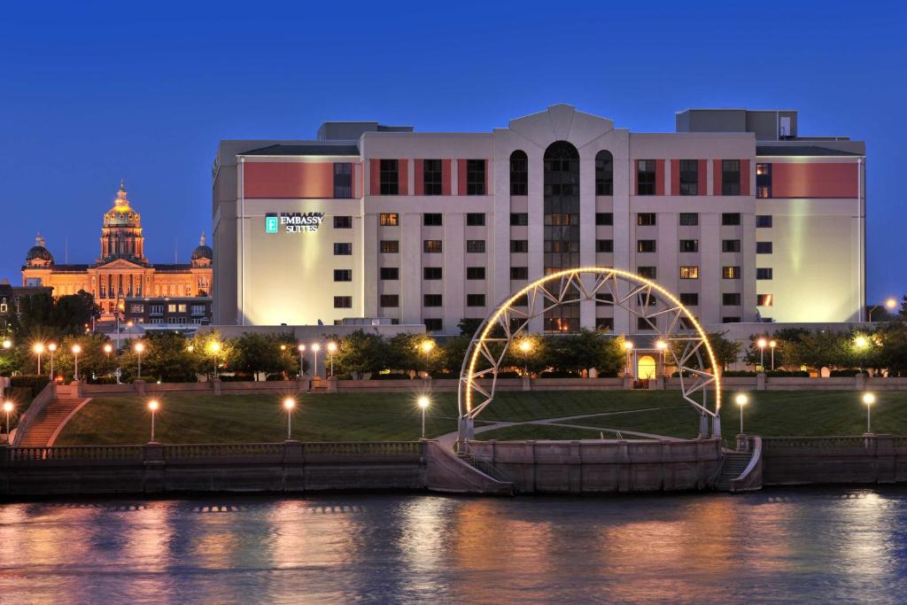 Embassy Suites Hotel Des Moines Downtown image