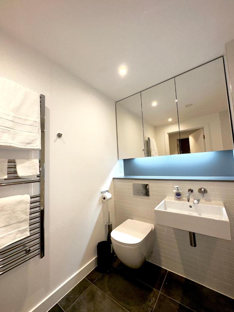 Stylish Apartment in Greenwich photo 3