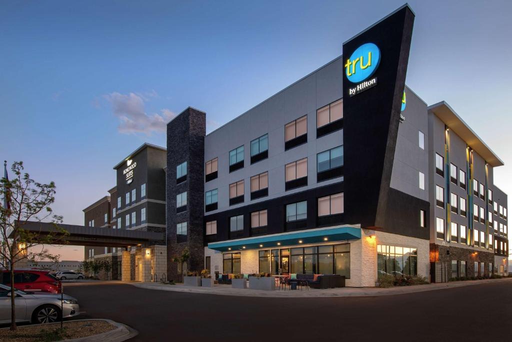 Tru by Hilton Denver Airport Tower Road image