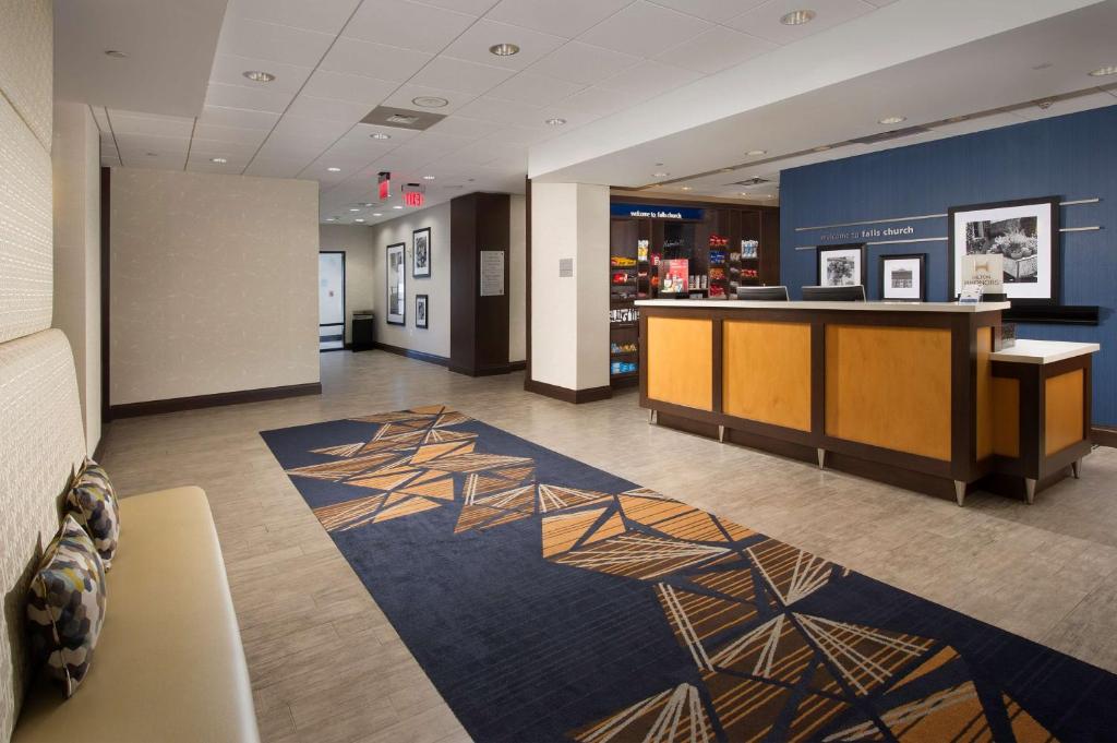Hampton Inn & Suites Falls Church photo 4