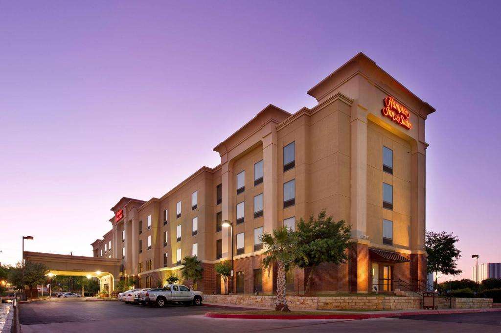 Hampton Inn & Suites San Antonio-Airport image