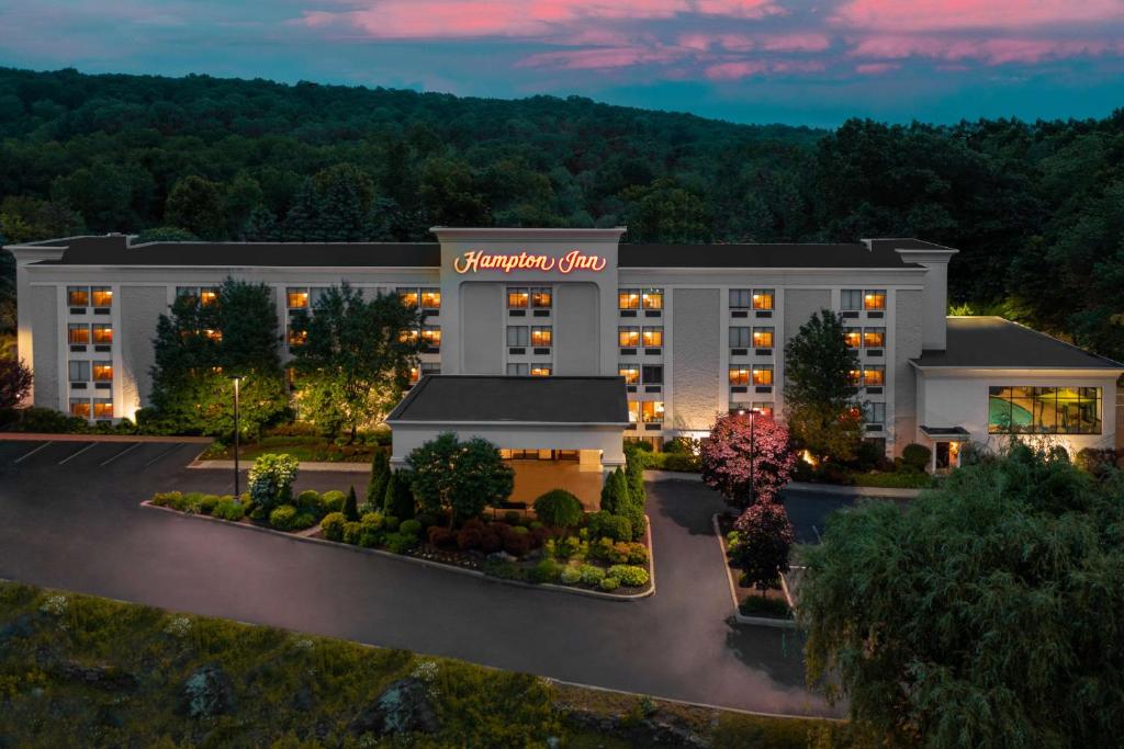 Hampton Inn Danbury image