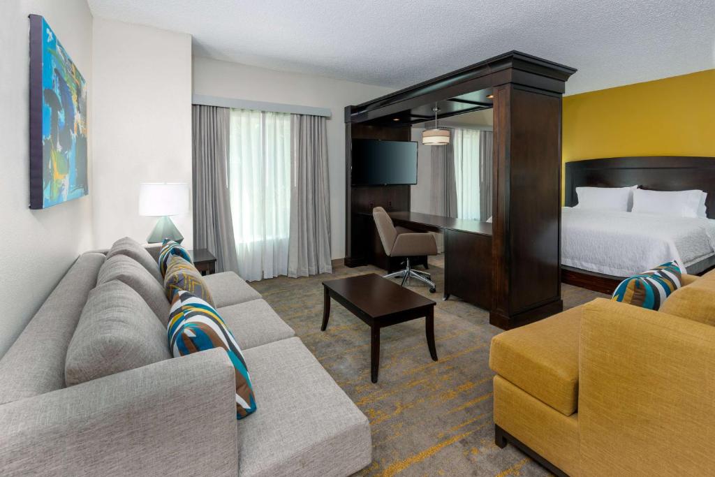 Hampton Inn & Suites Sarasota / Lakewood Ranch - Tap to explore photos