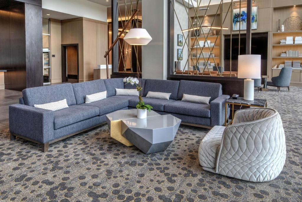 Hilton Franklin Cool Springs photo 2