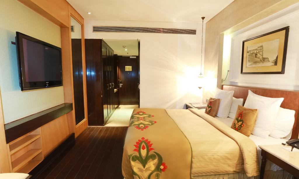 Двухместный (Isolation Room - Free fixed breakfast, lunch, Dinner, Fruit Basket, 2 Pieces of Laundry, 20% dis on food & Soft Bev, Free Wifi), The Ashok, New Delhi