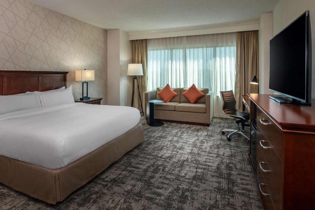 Hilton Greenville Room Type - Corner King Room