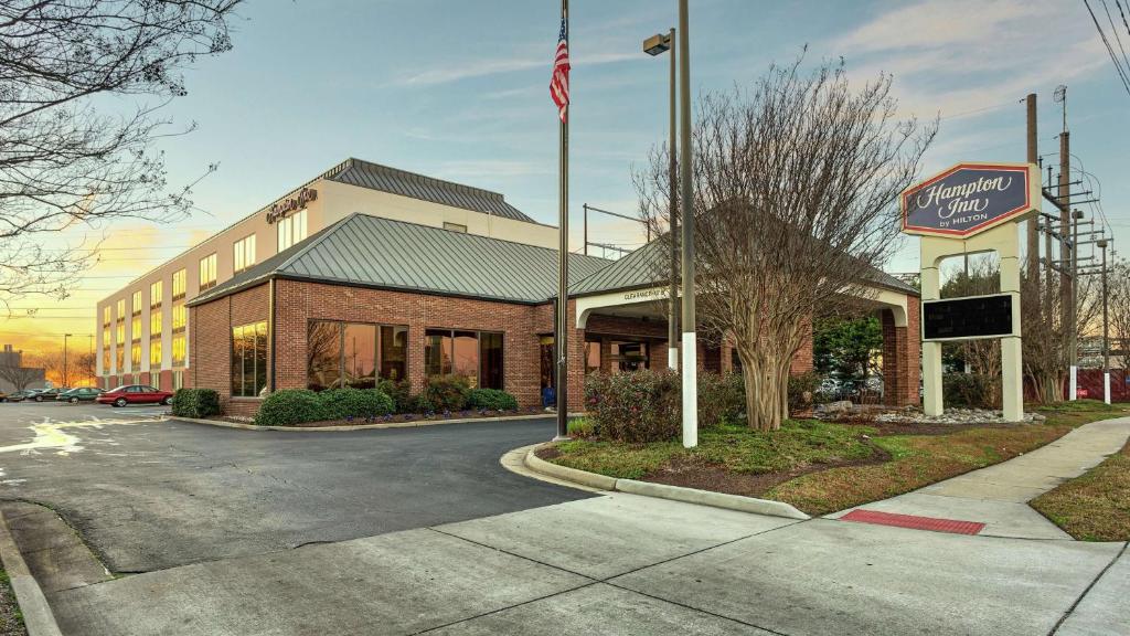 Hampton Inn Norfolk-Naval Base image
