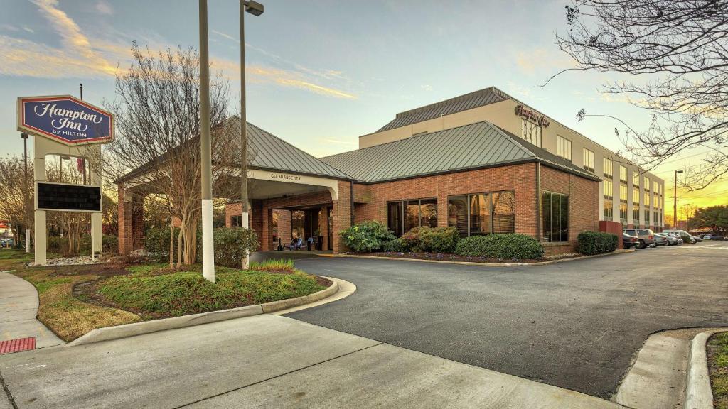 Hampton Inn Norfolk-Naval Base photo 1
