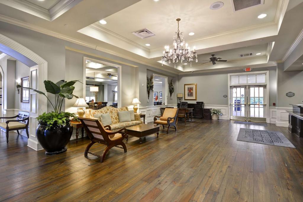 Hampton Inn & Suites Savannah Historic District image