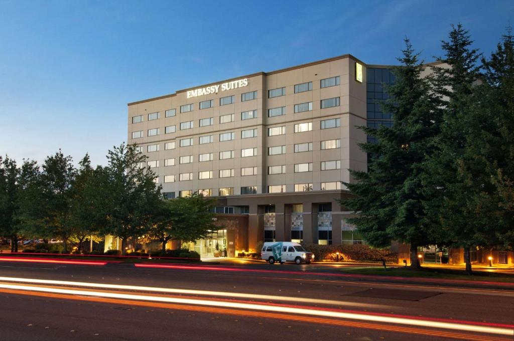 Embassy Suites By Hilton Seattle - Tacoma International Airport photo 1
