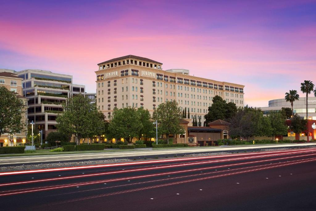 Juniper Hotel Cupertino, Curio Collection by Hilton image