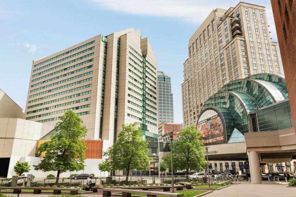 Embassy Suites by Hilton Indianapolis Downtown image