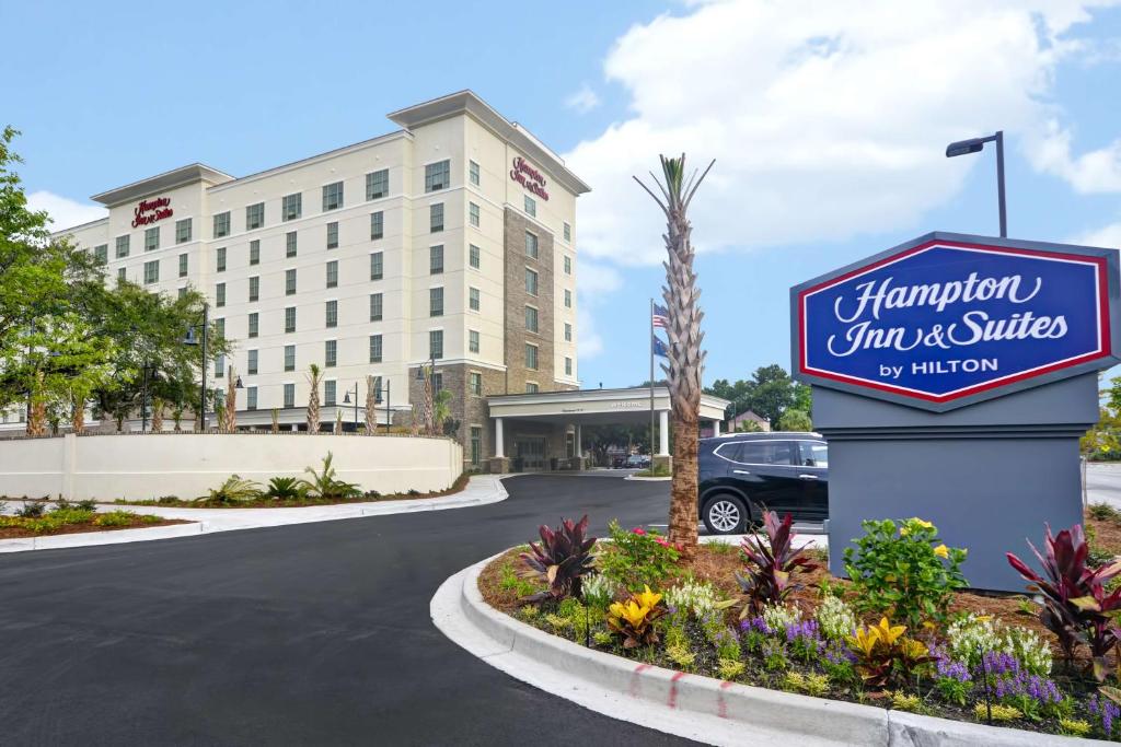 Hampton Inn & Suites Charleston Airport image