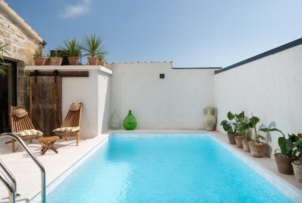 Blacksmith's House - rental house with heated pool photo 1