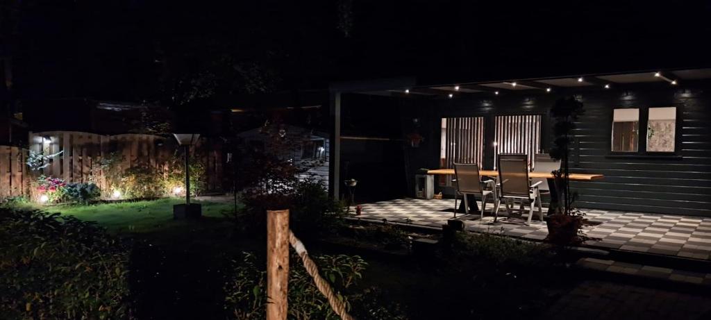 Riant huisje in bosrijke omgeving op chaletpark Kempenbos photo 2