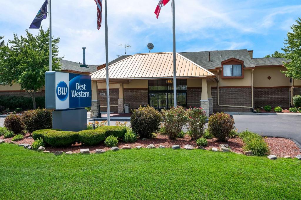 Best Western Detroit Livonia photo 1