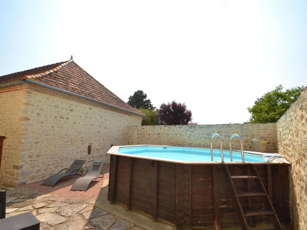 Gîte Saint-Priest-d'Andelot, 4 pièces, 6 personnes - FR-1-489-169 photo 1