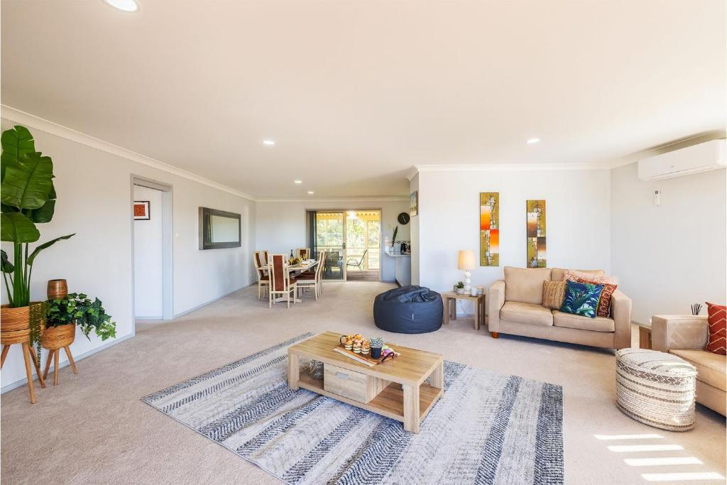 124 Rocky Point Rd - pet friendly, air con, Wi-Fi, high chair and Cot photo 1