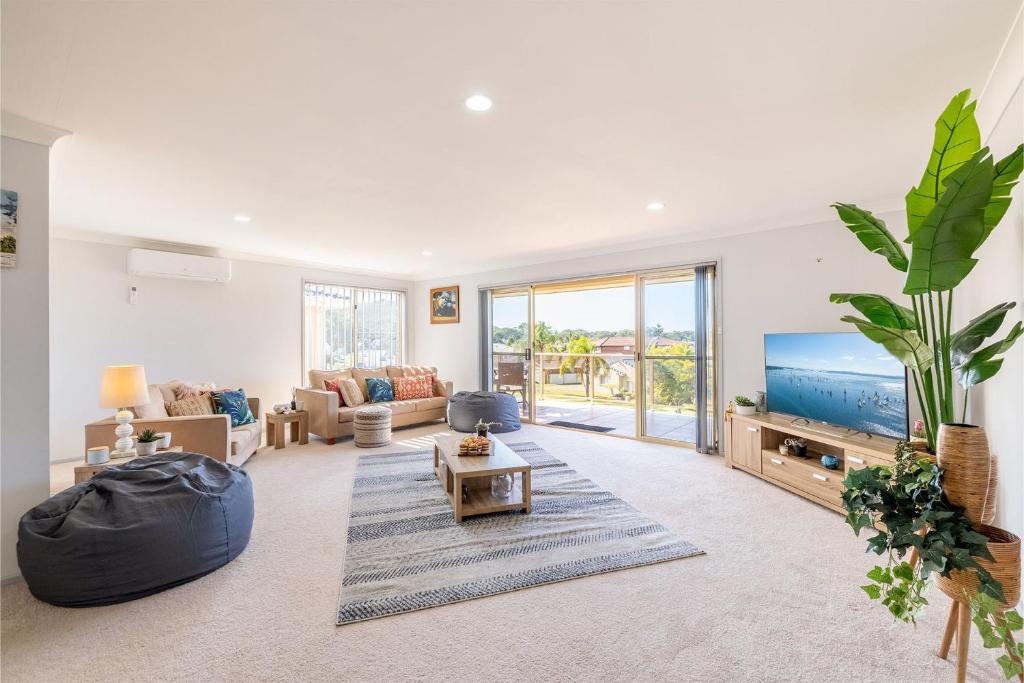 124 Rocky Point Rd - pet friendly, air con, Wi-Fi, high chair and Cot photo 2