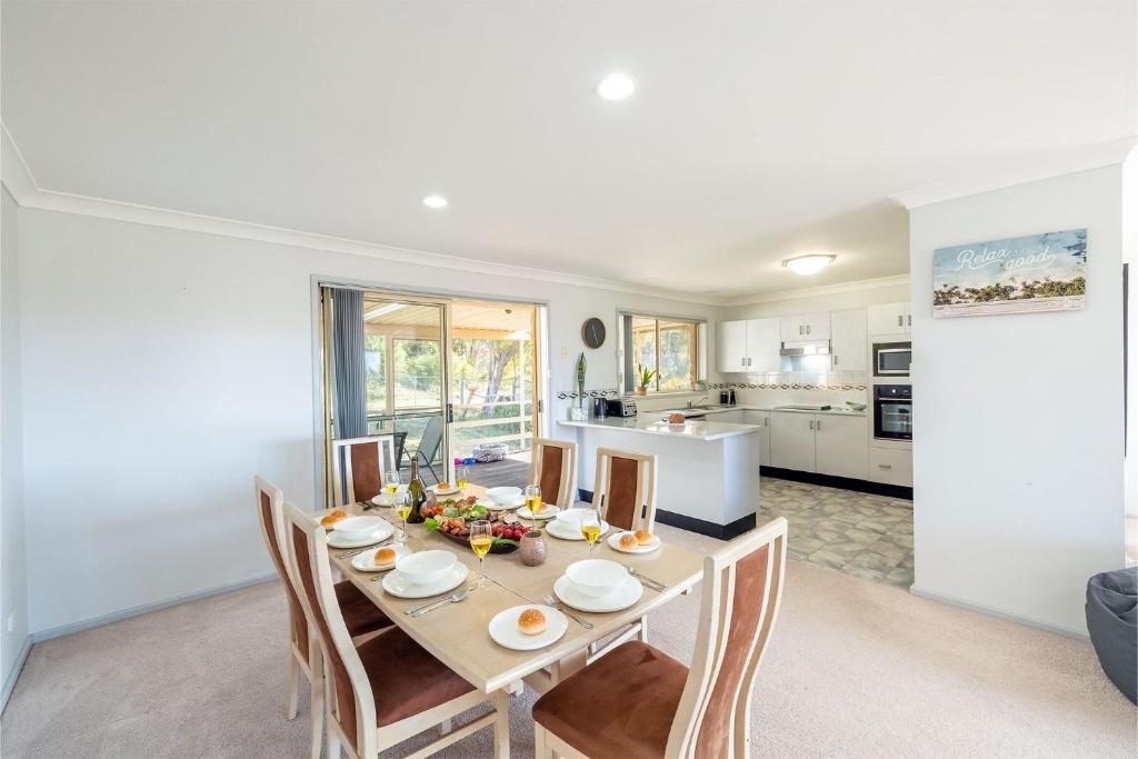 124 Rocky Point Rd - pet friendly, air con, Wi-Fi, high chair and Cot photo 3