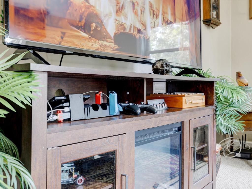 Mid-Century Brick Bungalow Home photo 3