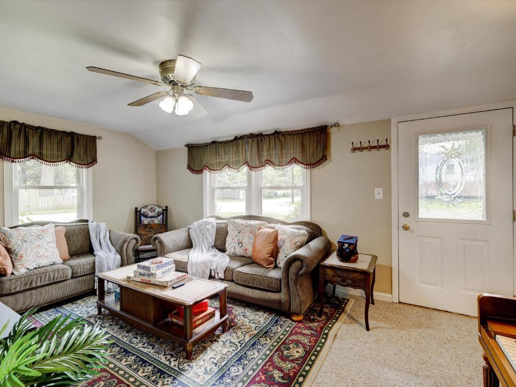 Mid-Century Brick Bungalow Home photo 2