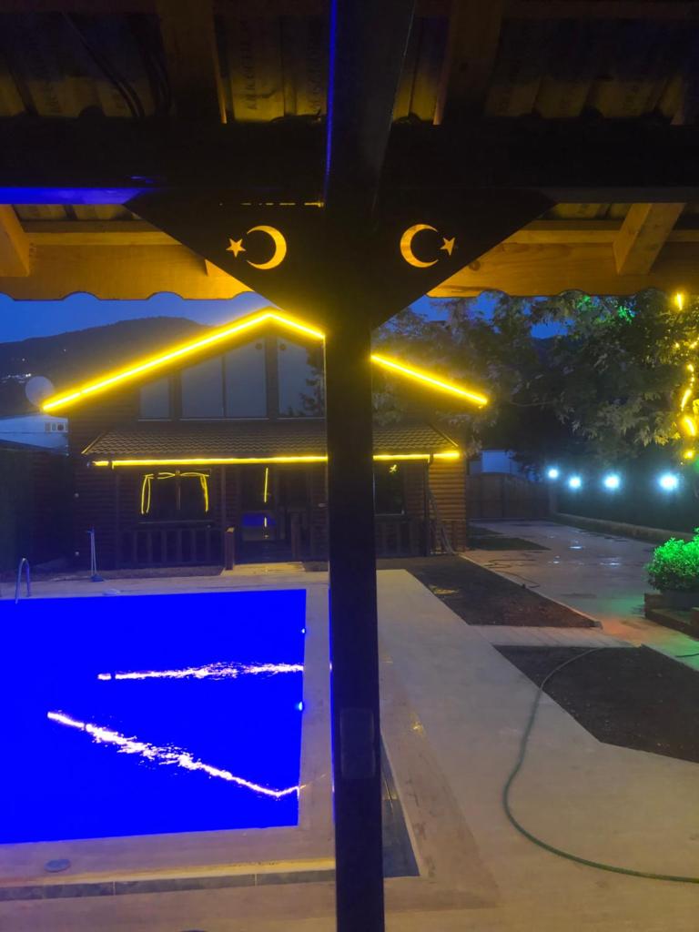 sapancafamilyresort Isıtmalı jakuzili havuzu ile Ahşap aile villası photo 4