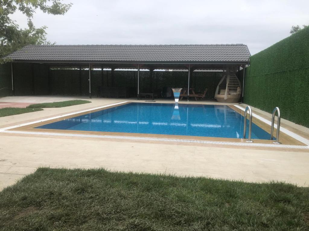 sapancafamilyresort Isıtmalı jakuzili havuzu ile Ahşap aile villası photo 2