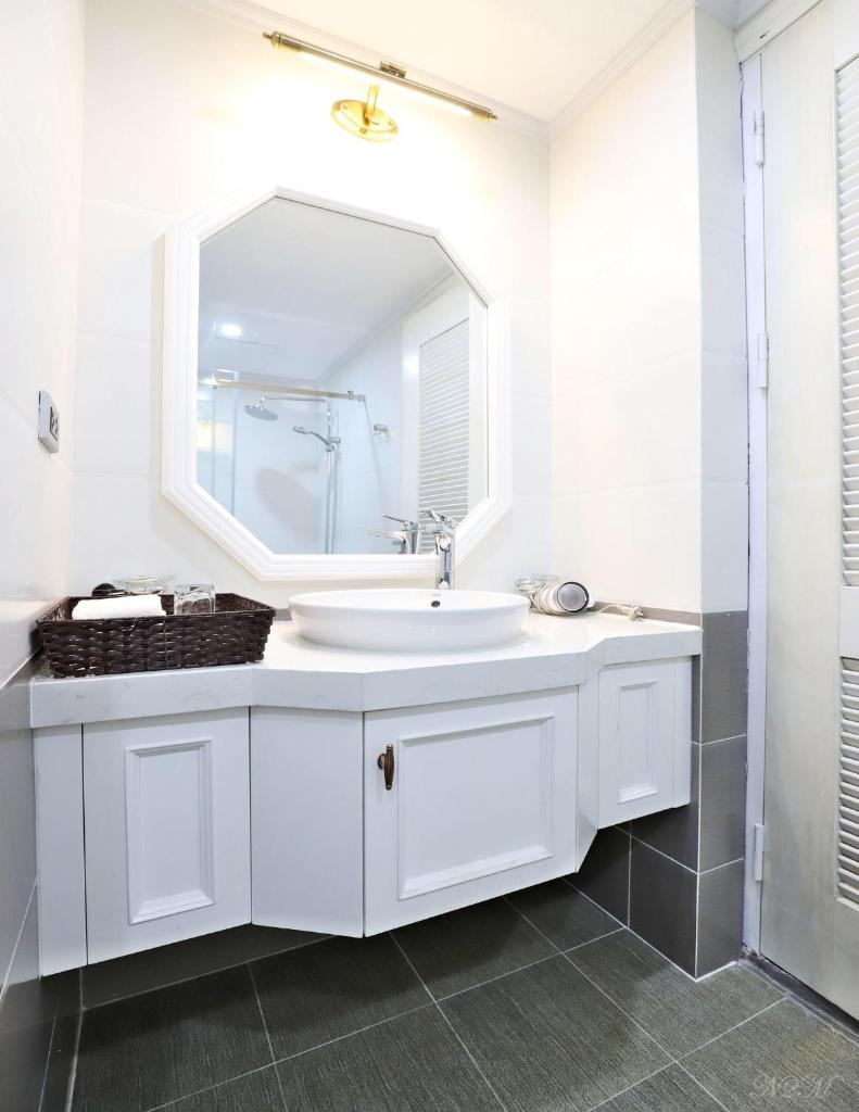 The Sun House Luxury Apt✯2BR✯near Thien Quang lake Hanoi center