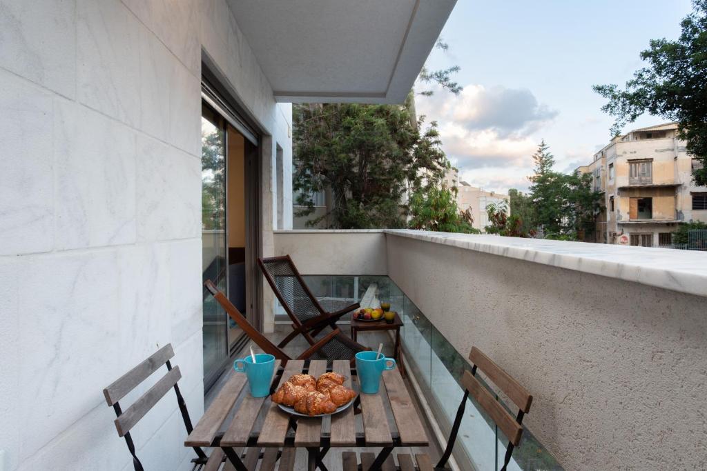 Beautiful 2BDR close to Bialik Place by HolyGuest photo 2