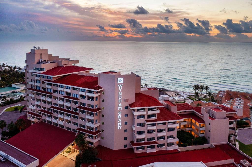 Wyndham Grand Cancun All Inclusive Resort & Villas photo 1