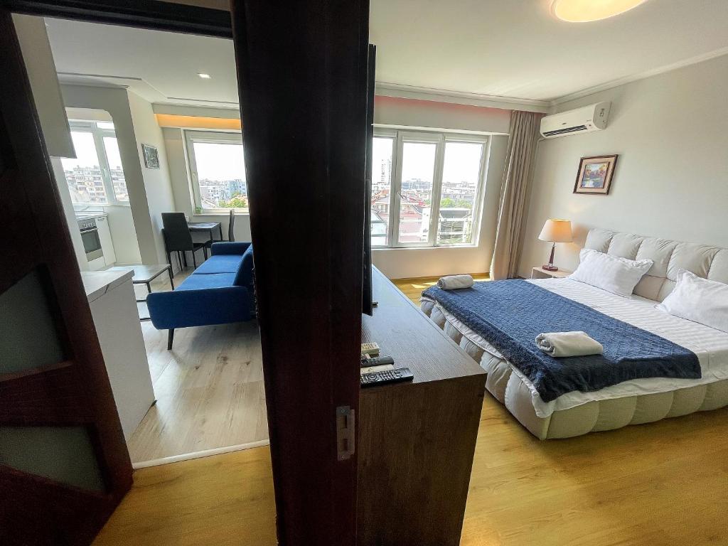 Amazing view central 1 bedroom apartment photo 2