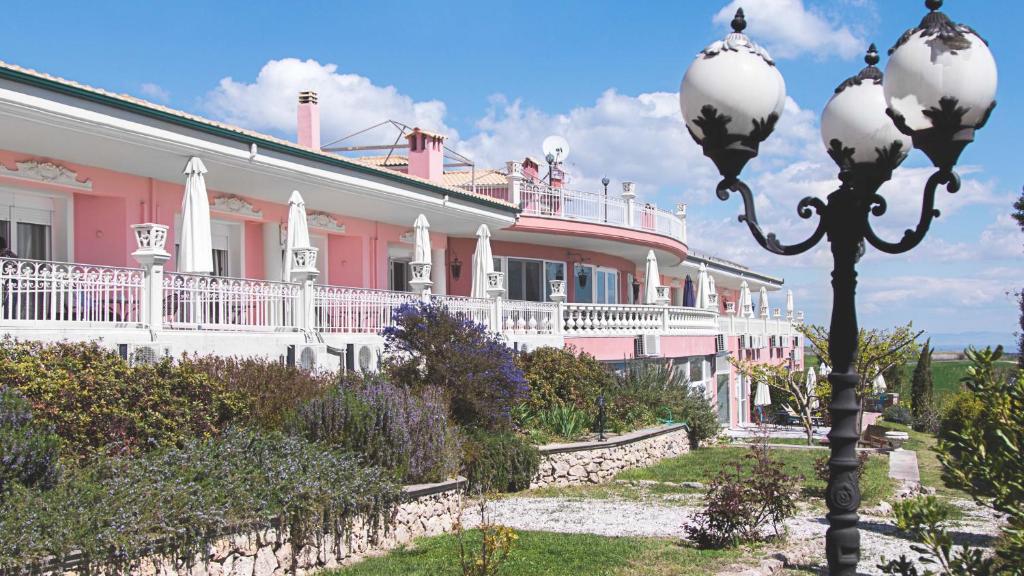 Hotel Villa Sevasti - Tap to explore photos