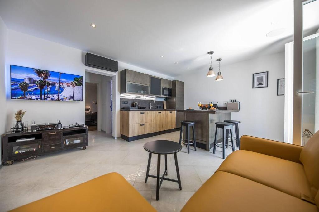 Beautiful 1-Bed Apartment in Pobrezje-Dubrovnik photo 1