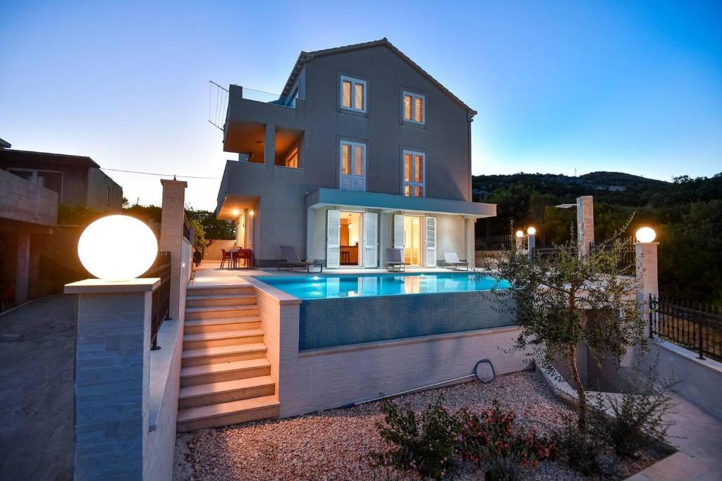 Beautiful 1-Bed Apartment in Pobrezje-Dubrovnik