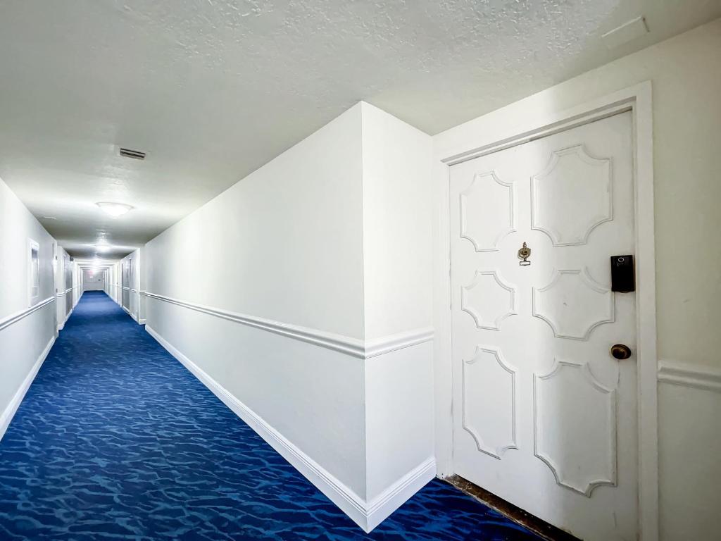 Beach Paradise a cozy ocean view condo on the beach with free parking photo 3