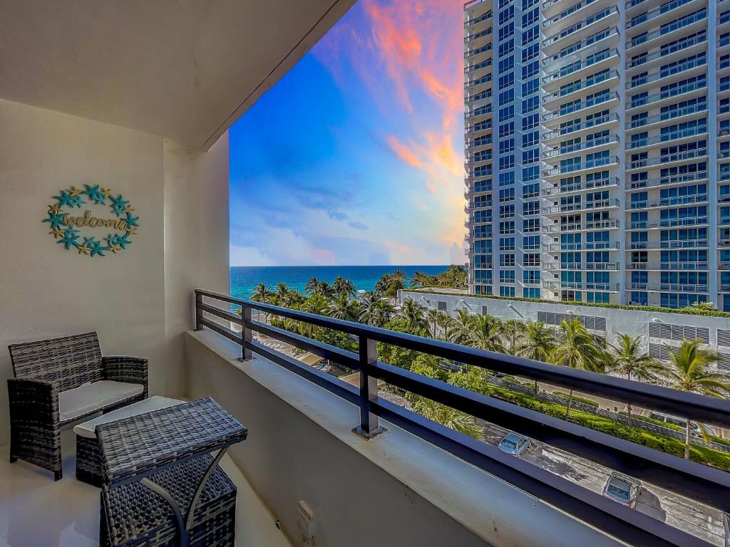 Beach Paradise a cozy ocean view condo on the beach with free parking photo 1