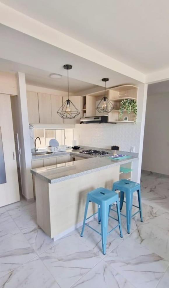 Se renta apartamento hermoso amoblado en Ibague sector picaleña photo 1