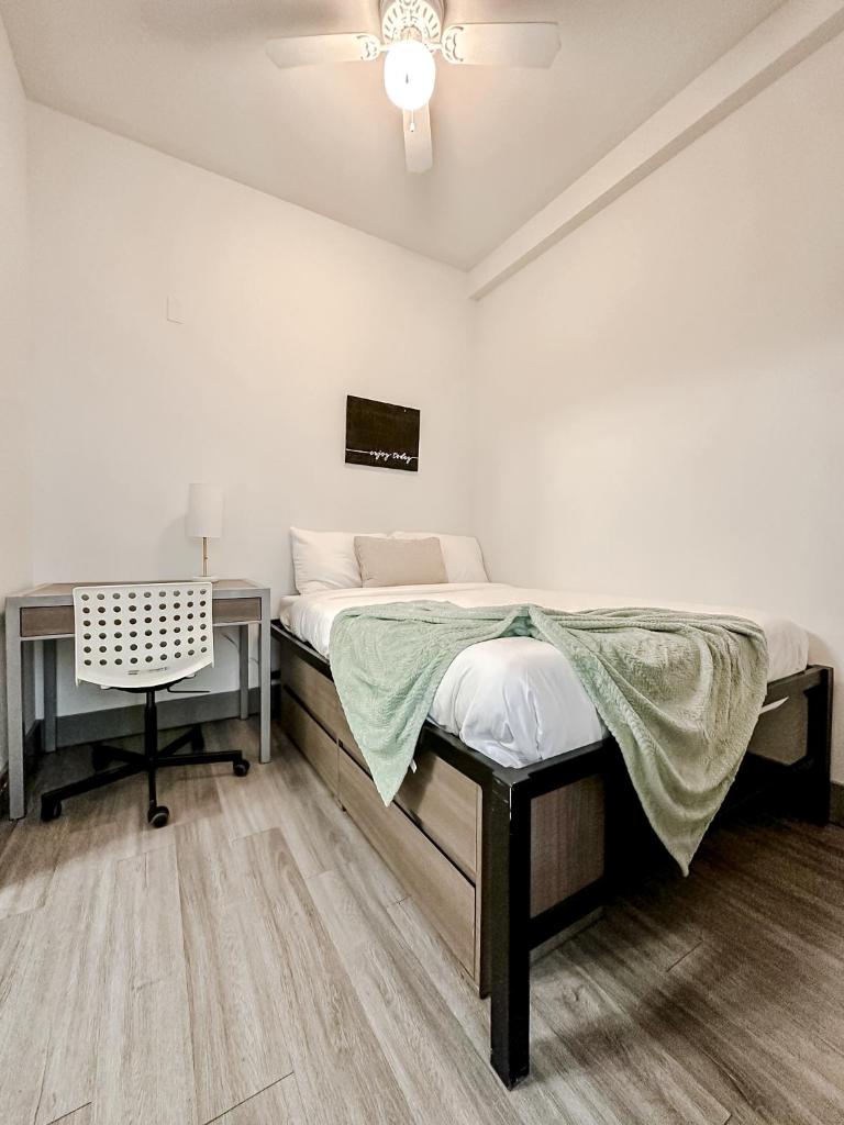 Sleepover High-end Downtown Springfield Apartments photo 4