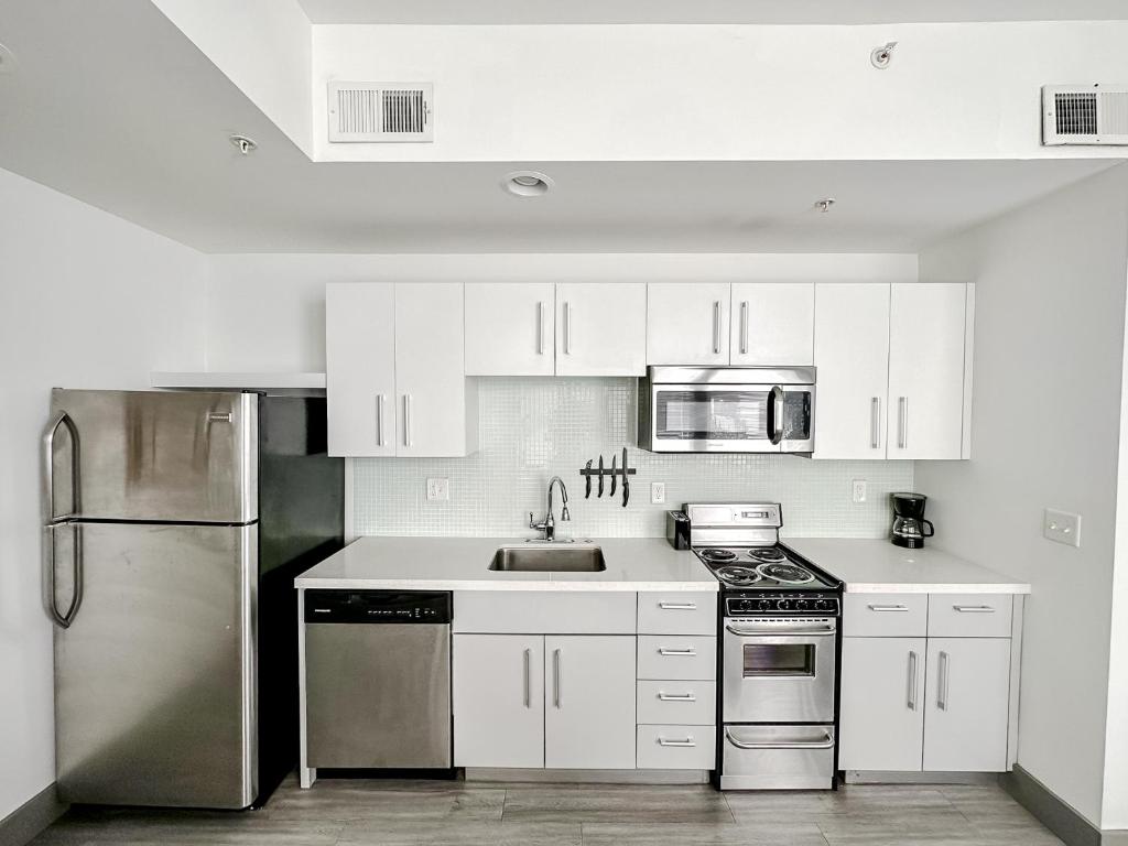 Sleepover High-end Downtown Springfield Apartments photo 1