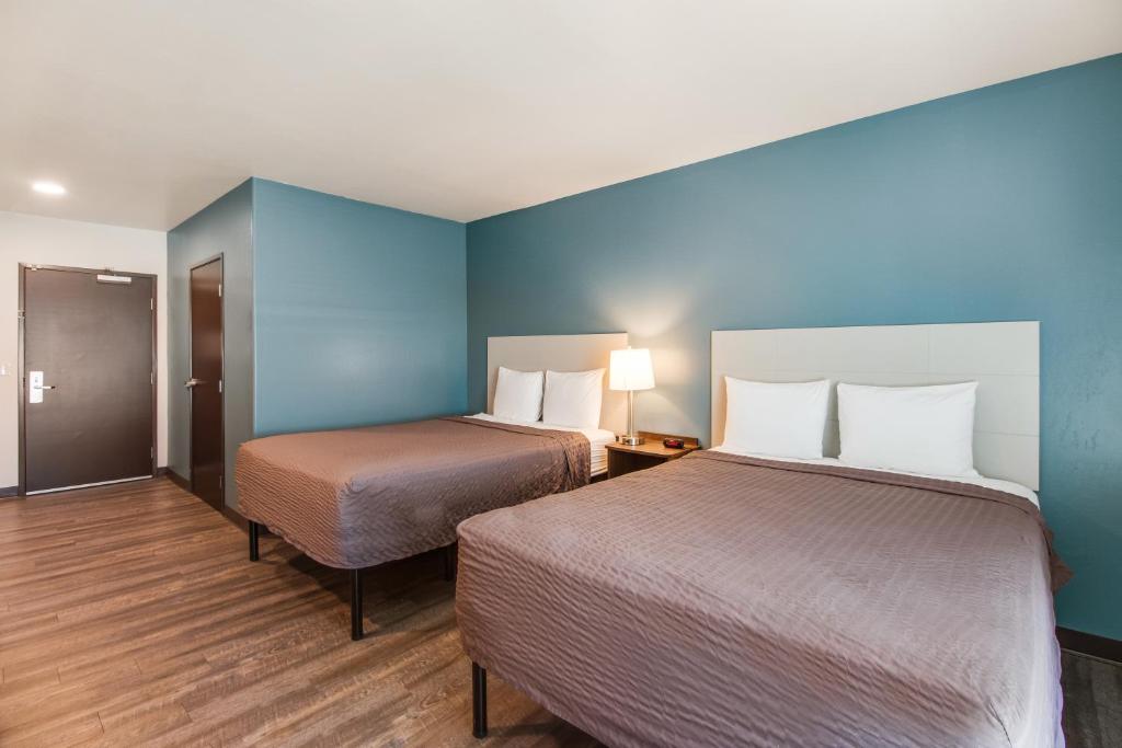 WoodSpring Suites Bakersfield Airport photo 1