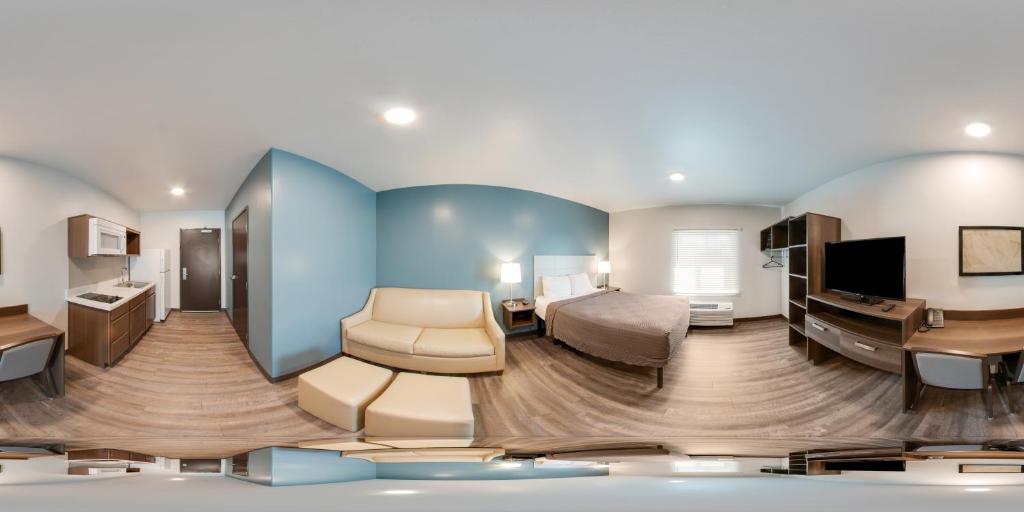 WoodSpring Suites Bakersfield Airport photo 4