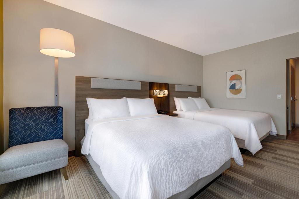 Holiday Inn Express & Suites GLENDALE DOWNTOWN - Tap to explore photos