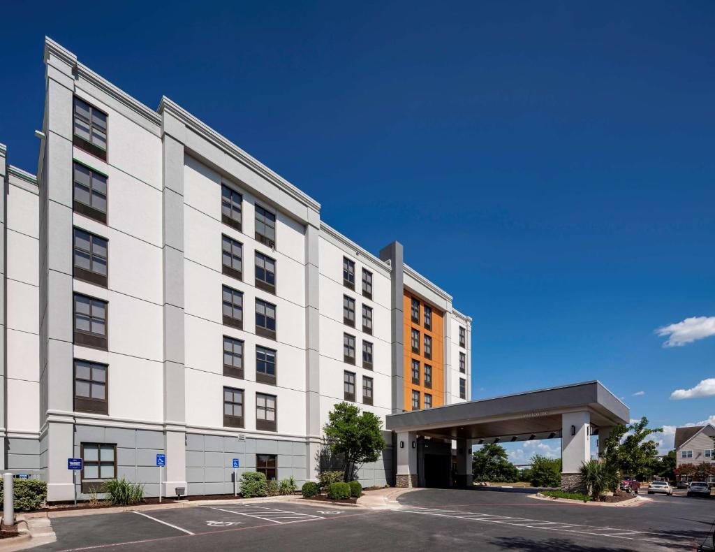 Hampton Inn Austin Round Rock photo 4