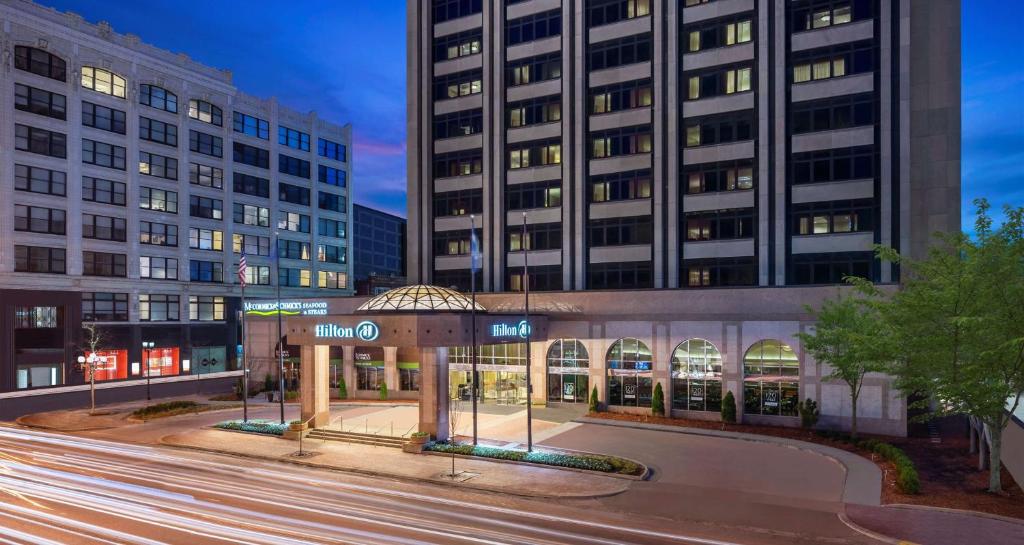 Hilton Indianapolis Hotel & Suites image