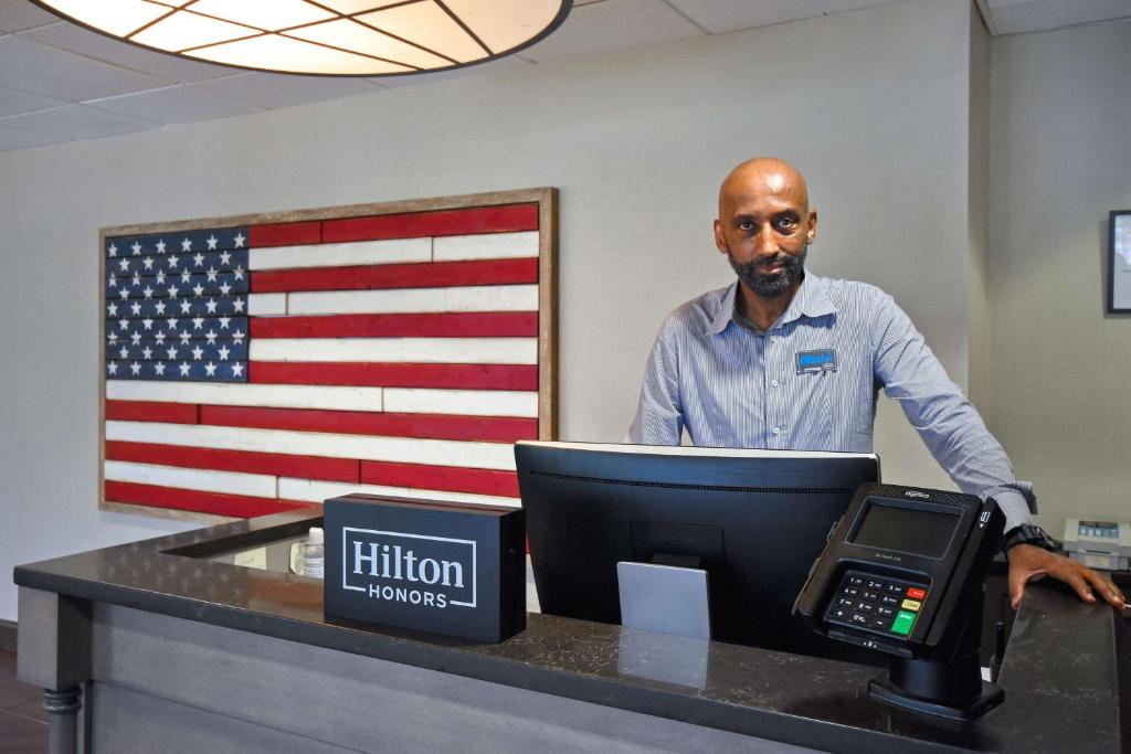 Hampton Inn & Suites Alexandria Old Town Area South photo 4