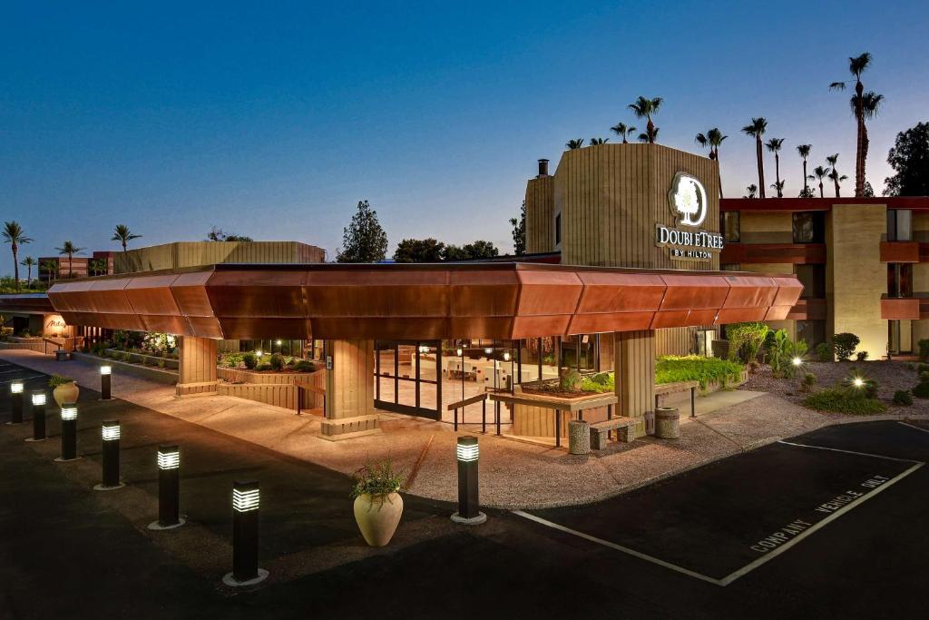 DoubleTree by Hilton Phoenix Tempe image