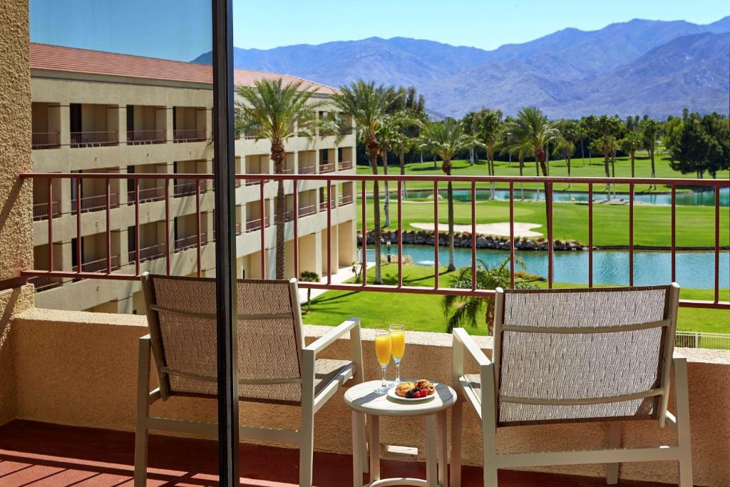 DoubleTree by Hilton Hotel Golf Resort Palm Springs Room Type - King Room with View