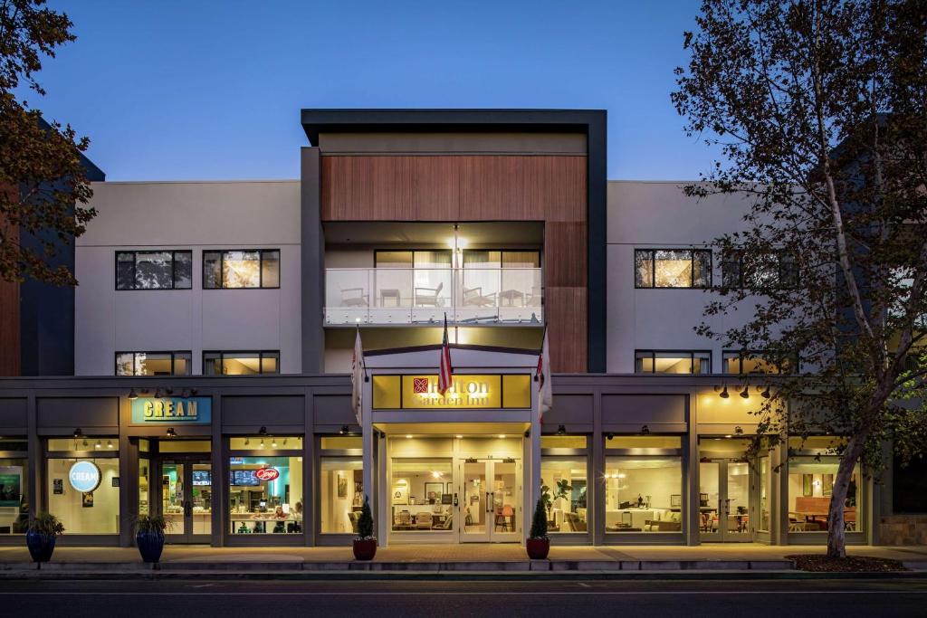 Hilton Garden Inn Davis Downtown image